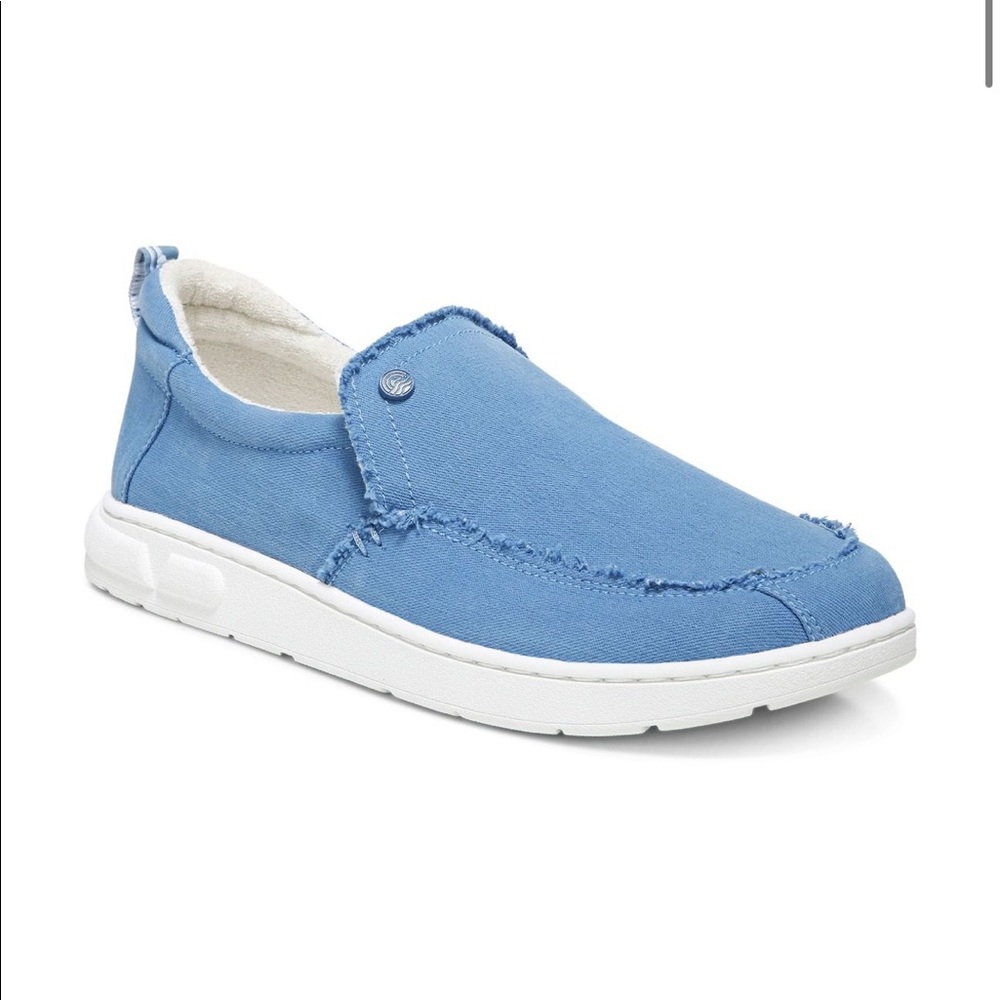 NWT! Men’s Vionic Seaview Slip Ons. Blue. Size 12